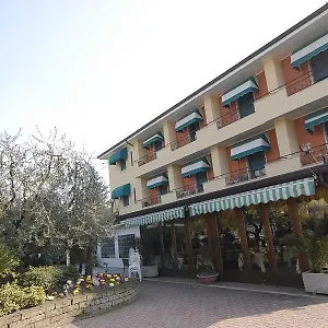 4* Otel Italia